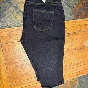 Women’s Black cropped Jeans